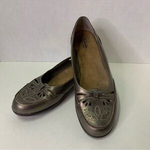 Clarks bendables Shoes Women’s Size 8.5 Bronze Slip On Leather Loafer Cut Out